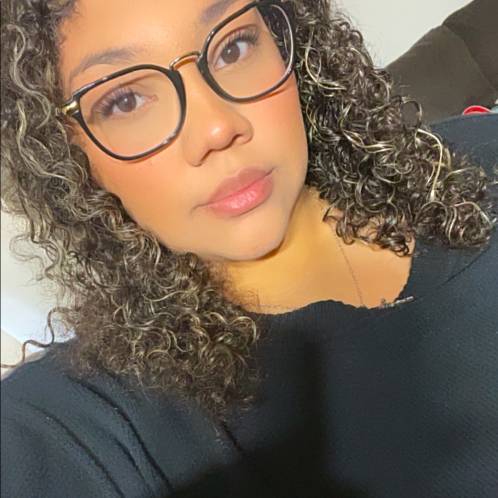 Meet your Posher, Stephanie